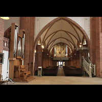 Uelzen, St. Marien, Blick vom Chorraum auf die Chororgel und zur Hauptorgel