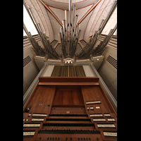Göttingen, St. Jacobi, Orgel mit Chamaden und Spieltisch perspektivisch