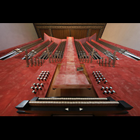 Offenburg, St. Philippus und Jakobus (Weingartenkirche), Orgel mit Spieltisch perspektivisch