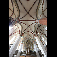 Jüterbog, Nikolaikirche, Blick auf die Hauptorgel ins Gewölbe