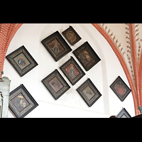 Hinte (Ostfriesland), Reformierte Kirche, Totenschilde im Chorraum