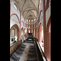 Norden, St. Ludgeri, Blick über die orgelbalustrade in den Chor