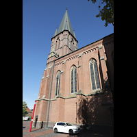 Papenburg, St. Antonius, Südseite mit Turm