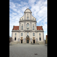 Altötting, Basilika St. Anna, Fassade, Ansicht vom Bruder-Konrad-Platz