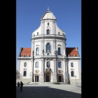 Altötting, Basilika St. Anna, Fassade, Ansicht vom Bruder-Konrad-Platz