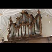 Regensburg, Dreieinigkeitskirche, Innenraum in Richtung Orgel mit Emporenlogen