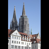 Regensburg, Dom St. Peter, Blick vom Neupfarrplatz auf die Türme