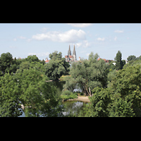 Regensburg, Dom St. Peter, Blick von der Nibelungenbrücke auf die Donau, den Unteren Wöhrd und zum Dom