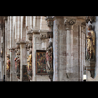Nrnberg (Nuremberg), St. Sebald, Figuren an den Pfeilern der Nordwand des Langhauses
