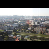 Vilnius, v. Kazimiero banycia (St. Kasimir), Blick von der Panoramabar des Radisson Blu Hotels auf die Altstadt; Mittig: St. Kasimir