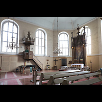 Prnu, Elisabeti kirik, Kanzel und Altar