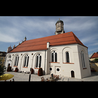Weilheim i.OB., Stadtpfarrkirche Mariä Himmelfahrt, Außenansicht vom Kirchplatz aus