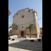 Santanyí (Mallorca), Sant Andreu, Fassade vom Marktplatz aus gesehen