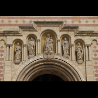 Speyer, Kaiser- und Mariendom, Figurenschmuck über dem Hauptportal