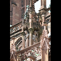 Strasbourg (Straßburg), Cathédrale Notre-Dame, Figurenschmuck und Detail am südlichen Seitenschiff