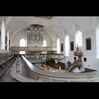 Kaufbeuren, Dreifaltigkeitskirche, Blick von der hinteren Empore zur Orgel und zum Altar