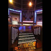 Liverpool, Metropolitan Cathedral of Christ the King, Spieltisch und Orgel