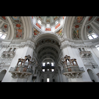 Salzburg, Dom, Blick zur Hauptorgel mit den beiden sdlichen Pfeilerorgeln