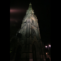 Linz, Maria-Empfängnis-Dom, Turm bei Nacht