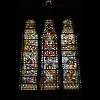 Lyon, Notre-Dame de Fourvire, Bunte Glasfenster